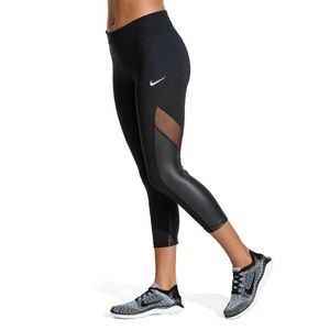Nike Women’s Sprinter Running Crops size Medium.